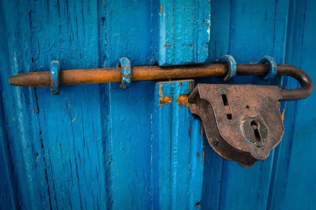 SharePoint Agents with Microsoft 365 Copilot: Use Cases, Examples, and Guide 8 door 1587863 1920